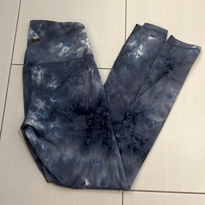 Small blue tie-dye leggings, never worn